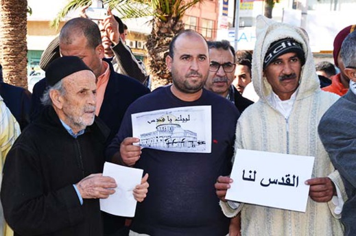 ساكنة الناظور تتضامن مع الفلسطينيين وترفض القرار  الجائر للرئيس الأمريكي 