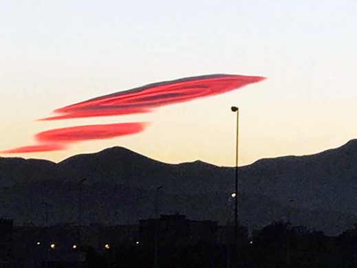 بالصور.. لوحة جميلة رسمت على سماء الناظور أثناء الغروب تثير فضول المواطنين بالصور.. لوحة جميلة رسمت على سماء الناظور أثناء الغروب تثير فضول المواطنين