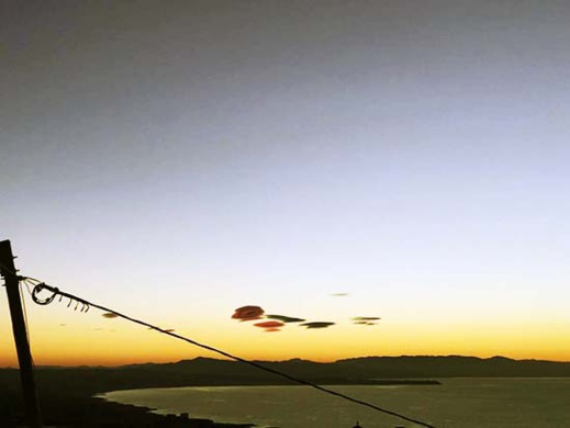 بالصور.. لوحة جميلة رسمت على سماء الناظور أثناء الغروب تثير فضول المواطنين بالصور.. لوحة جميلة رسمت على سماء الناظور أثناء الغروب تثير فضول المواطنين