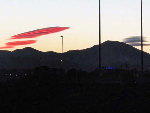 بالصور.. لوحة جميلة رسمت على سماء الناظور أثناء الغروب تثير فضول المواطنين بالصور.. لوحة جميلة رسمت على سماء الناظور أثناء الغروب تثير فضول المواطنين