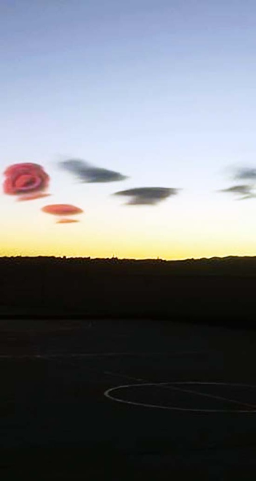 بالصور.. لوحة جميلة رسمت على سماء الناظور أثناء الغروب تثير فضول المواطنين بالصور.. لوحة جميلة رسمت على سماء الناظور أثناء الغروب تثير فضول المواطنين