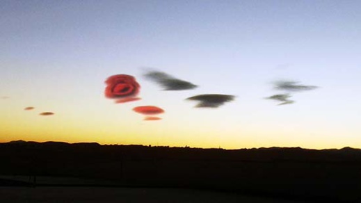 بالصور.. لوحة جميلة رسمت على سماء الناظور أثناء الغروب تثير فضول المواطنين بالصور.. لوحة جميلة رسمت على سماء الناظور أثناء الغروب تثير فضول المواطنين