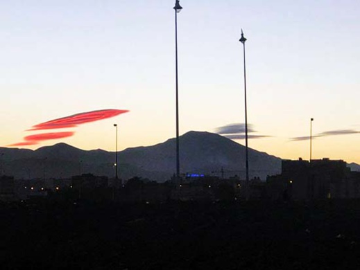 بالصور.. لوحة جميلة رسمت على سماء الناظور أثناء الغروب تثير فضول المواطنين بالصور.. لوحة جميلة رسمت على سماء الناظور أثناء الغروب تثير فضول المواطنين