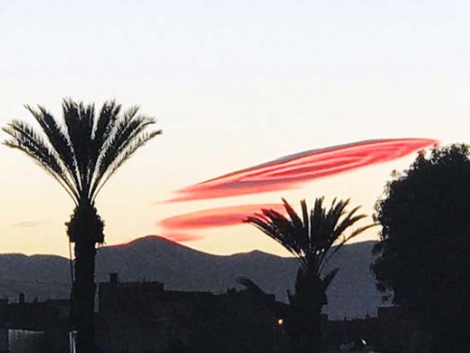 بالصور.. لوحة جميلة رسمت على سماء الناظور أثناء الغروب تثير فضول المواطنين بالصور.. لوحة جميلة رسمت على سماء الناظور أثناء الغروب تثير فضول المواطنين