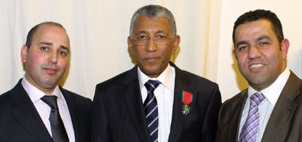 الملك محمد السادس ينعم على القنصل العام للمغرب بهولندا بوسام العرش الملك محمد السادس ينعم على القنصل العام للمغرب بهولندا بوسام العرش