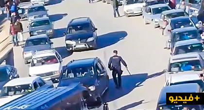 فضيحة حقوقية: شاهد اهانات شرطة مليلية للمغاربة.. اعتداء بالهراوات وتكسير السيارات وسب الذات الإلهية فضيحة حقوقية: شاهد اهانات شرطة مليلية للمغاربة.. اعتداء بالهراوات وتكسير السيارات وسب الذات الإلهية