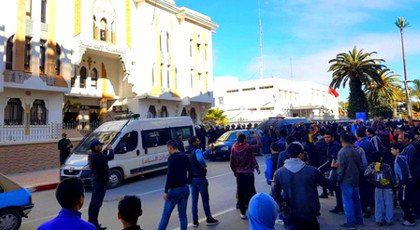 هذه تفاصيل مثول حوالي 20 قاصرا أمام ابتدائية الحسيمة على خلفية حراك الريف هذه تفاصيل مثول حوالي 20 قاصرا أمام ابتدائية الحسيمة على خلفية حراك الريف