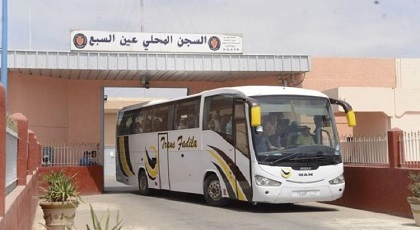 مجلس "حقوق الإنسان" يقرر إعادة وضع حافلته رهن إشارة عائلات معتقلي الحراك المرحلين إلى البيضاء مجلس "حقوق الإنسان" يقرر إعادة وضع حافلته رهن إشارة عائلات معتقلي الحراك المرحلين إلى البيضاء