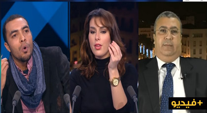 غضب ريفي من "التلاتي" بعد اتهام أب ناصر الزفزافي بالخيانة وتسميته بذلك الشخص غضب ريفي من "التلاتي" بعد اتهام أب ناصر الزفزافي بالخيانة وتسميته بذلك الشخص