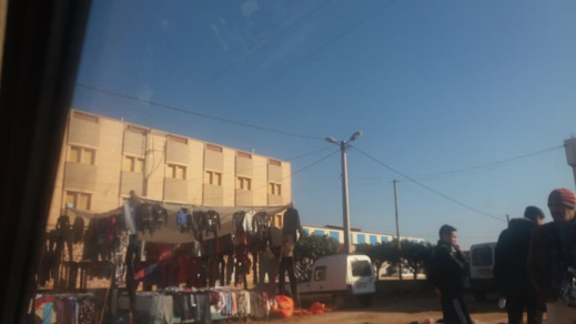 فوضى عارمة ترافق تنقيل السوق الأسبوعي للعروي الى جماعة بني وكيل