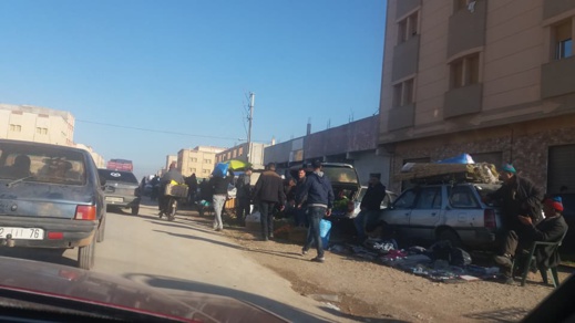 فوضى عارمة ترافق تنقيل السوق الأسبوعي للعروي الى جماعة بني وكيل