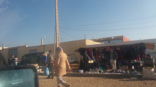 فوضى عارمة ترافق تنقيل السوق الأسبوعي للعروي الى جماعة بني وكيل
