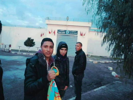 الحسيمة تستقبل اول دفعة من معتقلي الحراك المفرج عنهم الحسيمة تستقبل اول دفعة من معتقلي الحراك المفرج عنهم