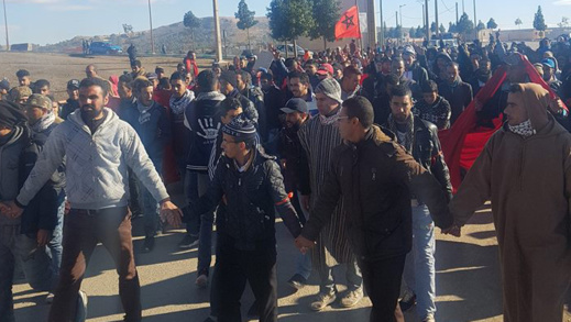 الاحتجاجات تعود إلى جرادة وسط تهديدات بتدخل الأمن الاحتجاجات تعود إلى جرادة وسط تهديدات بتدخل الأمن