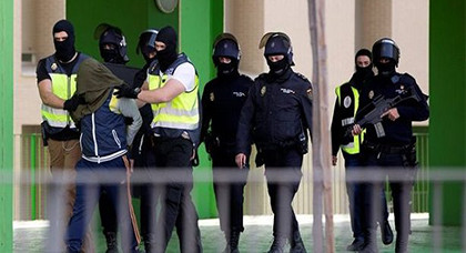هولندا : توقيف 4 أشخاص للاشتباه في تورطهم في نشاطات إرهابية هولندا : توقيف 4 أشخاص للاشتباه في تورطهم في نشاطات إرهابية