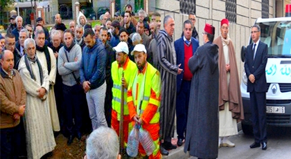 بحضور الحموشي واليعقوبي.. عبد الوافي لفتيت يشيع جثمان والده إلى مثواه الأخير بتطوان بحضور الحموشي واليعقوبي.. عبد الوافي لفتيت يشيع جثمان والده إلى مثواه الأخير بتطوان