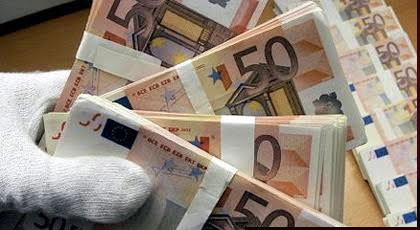 حجز مبلغ مالي ضخم لدى مهاجر مغربي كان في طريقه إلى المغرب