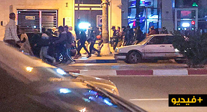 مئات المتشردين و "الحراكة" يشنون هجوما على معبر مليلية في ليلة رأس السنة الميلادية مئات المتشردين و "الحراكة" يشنون هجوما على معبر مليلية في ليلة رأس السنة الميلادية