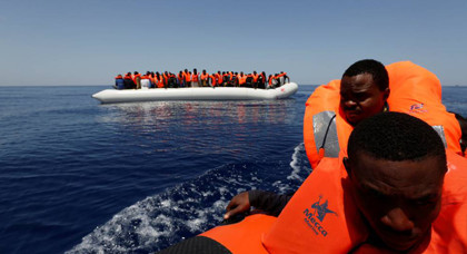 البحرية الاسبانية تنقذ 55 مهاجرا من عرض البحر صباح اليوم البحرية الاسبانية تنقذ 55 مهاجرا من عرض البحر صباح اليوم