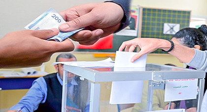 القضية بدات كا تسخن.. الإستقلاليون يقدمون شكاية ضد سمسار يعمل لأحد المرشحين الكبار القضية بدات كا تسخن.. الإستقلاليون يقدمون شكاية ضد سمسار يعمل لأحد المرشحين الكبار