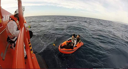 إنقاذ 4 قاصرين مغاربة قبالة مدينة طريفة الاسبانية كانوا على متن قارب صغير 