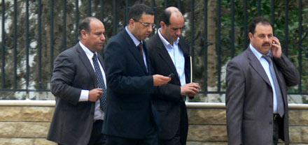 خلوق يتفقد الدريوش على قدميه، والساكنة تعبر عن ارتياحها خلوق يتفقد الدريوش على قدميه، والساكنة تعبر عن ارتياحها