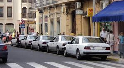 طاكسيات مليلية يشتكون من انخفاض مداخليهم والمركز التجاري الجديد في قفص الإتهام طاكسيات مليلية يشتكون من انخفاض مداخليهم والمركز التجاري الجديد في قفص الإتهام