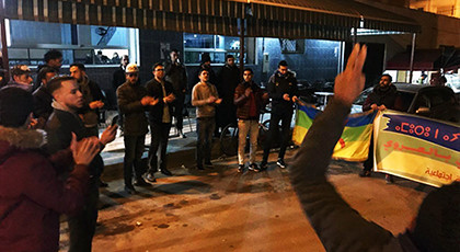 سلطات الأمن تمنع نشطاء "حراك العروي" من التظاهر لأجل الزفزافي ورفاقه سلطات الأمن تمنع نشطاء "حراك العروي" من التظاهر لأجل الزفزافي ورفاقه