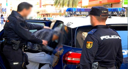 اعتقال زوجين بتهمة اعداد منزلهما بمدينة مليلية لترويج المخدرات اعتقال زوجين بتهمة اعداد منزلهما بمدينة مليلية لترويج المخدرات