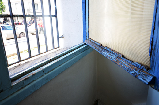 مختل عقلي يحول حياة العاملين بـ"المركز الاستشفائي" بالناظور إلى جحيم لا يطاق والسلطات مدعوة للتدخل مختل عقلي يحول حياة العاملين بـ"المركز الاستشفائي" بالناظور إلى جحيم لا يطاق والسلطات مدعوة للتدخل