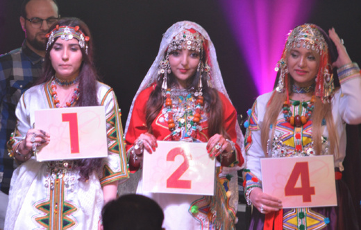 الأمازيغ يختارون ملكة جمالهم... سهام العزوزي تتوج بلقب مسابقة "ميس أمازيغ" في دورتها الخامسة الأمازيغ يختارون ملكة جمالهم... سهام العزوزي تتوج بلقب مسابقة "ميس أمازيغ" في دورتها الخامسة