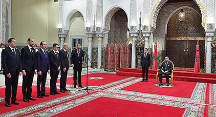الملك يستقبل بالقصر الملكي بالدار البيضاء الوزراء الخمسة الجدد ويعينهم أعضاء بالحكومة الملك يستقبل بالقصر الملكي بالدار البيضاء الوزراء الخمسة الجدد ويعينهم أعضاء بالحكومة