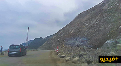 أكوام من الأحجار مهددة بالسقوط على رؤوس مستعملي الطريق الساحلية الرابطة بين الحسيمة وتطوان