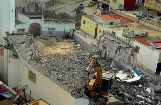 وزارة الأوقاف تشرع في هدم المسجد الذي قاطع فيه الزفزافي خطيب الجمعة لهذا السبب وزارة الأوقاف تشرع في هدم المسجد الذي قاطع فيه الزفزافي خطيب الجمعة لهذا السبب