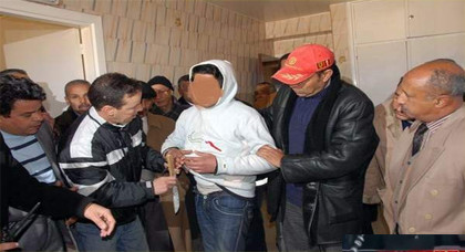 تطوان.. تفاصيل جديدة تهم المجزرة التي أقدم عليها شاب عشية البارحة في حق والدته وأفراد من أسرته تطوان.. تفاصيل جديدة تهم المجزرة التي أقدم عليها شاب عشية البارحة في حق والدته وأفراد من أسرته