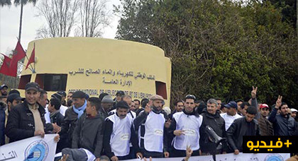 مستخدمو قطاع "الماء والكهرباء" بالناظور يحتجون وسط الرباط رفقة نظرائهم في باقي المدن لهدا السبب مستخدمو قطاع "الماء والكهرباء" بالناظور يحتجون وسط الرباط رفقة نظرائهم في باقي المدن لهدا السبب