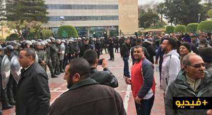 إضراب النقل "يشل" جهة الشرق لليوم الثالث والأمن ينذر المضربين إضراب النقل "يشل" جهة الشرق لليوم الثالث والأمن ينذر المضربين
