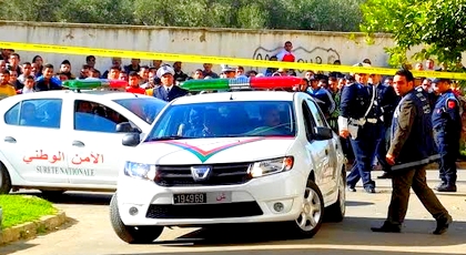 جريمة بشعة.. العثور على جثة أربعيني غارقا في دمائه داخل الصندوق الخلفي لسيارته بهذه المدينة جريمة بشعة.. العثور على جثة أربعيني غارقا في دمائه داخل الصندوق الخلفي لسيارته بهذه المدينة