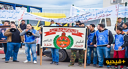 ممتهنو النقل الدولي للبضائع يحتجون على إدارة الجمارك بميناء بني انصار ممتهنو النقل الدولي للبضائع يحتجون على إدارة الجمارك بميناء بني انصار