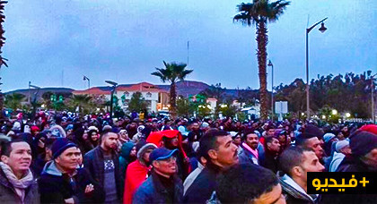 حراكيو الفحم بجرادة يطالبون برحيل أخنوش والرباح ويهتفون بشعارات حراك الريف + فيديو حراكيو الفحم بجرادة يطالبون برحيل أخنوش والرباح ويهتفون بشعارات حراك الريف + فيديو