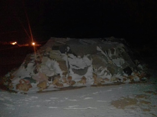 تندرارة.. مواطنون ينتظرون داخل خيام مهترئة تدخل السلطات لانقاذهم من موجه البرد القارس تندرارة.. مواطنون ينتظرون داخل خيام مهترئة تدخل السلطات لانقاذهم من موجه البرد القارس