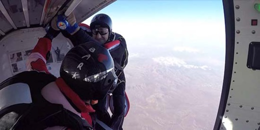 لأول مرة بالناظور والجهة الشرقية.. إفتتاح نادي للقفز بالمظلات بمطار العروي لأول مرة بالناظور والجهة الشرقية.. إفتتاح نادي للقفز بالمظلات بمطار العروي