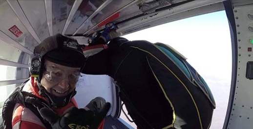 لأول مرة بالناظور والجهة الشرقية.. إفتتاح نادي للقفز بالمظلات بمطار العروي لأول مرة بالناظور والجهة الشرقية.. إفتتاح نادي للقفز بالمظلات بمطار العروي