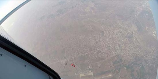 لأول مرة بالناظور والجهة الشرقية.. إفتتاح نادي للقفز بالمظلات بمطار العروي
