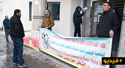 معطلو الناظور يخوضون اعتصاما احتجاجيا أمام البلدية 