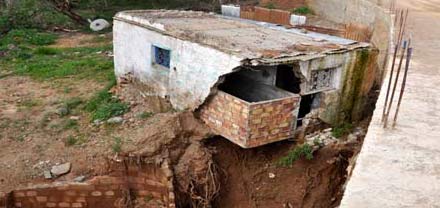 ساكنة تمسمان تتحدى التهميش وتأخد زمام المبادرة لتفك عزلتها ساكنة تمسمان تتحدى التهميش وتأخد زمام المبادرة لتفك عزلتها