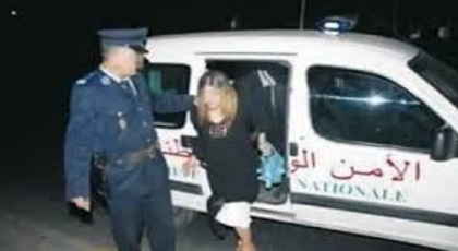 مثير.. فتاة عشرينية تستدرج "مقدم" بـ"الواتساب" من أجل هذه الفعلة الشيطانية مثير.. فتاة عشرينية تستدرج "مقدم" بـ"الواتساب" من أجل هذه الفعلة الشيطانية