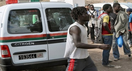 هيئة حقوقية تندد بترحيل السلطات الاسبانية مهاجرين غير نظاميين إلى المغرب