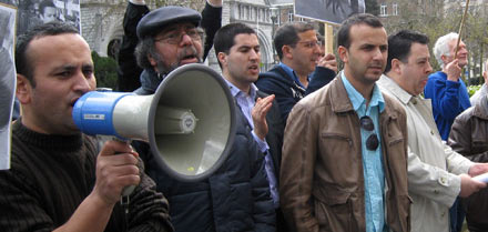 ريفيو أوروبا يتضامنون مع معطلي الريف في وقفة احتجاجية أمام السفارة المغربية