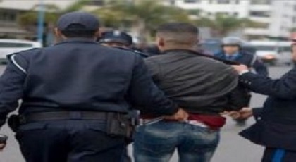 إيقاف شاب بعد ضبط كمية من المخدرات الصلبة بحوزته وسط الناظور إيقاف شاب بعد ضبط كمية من المخدرات الصلبة بحوزته وسط الناظور